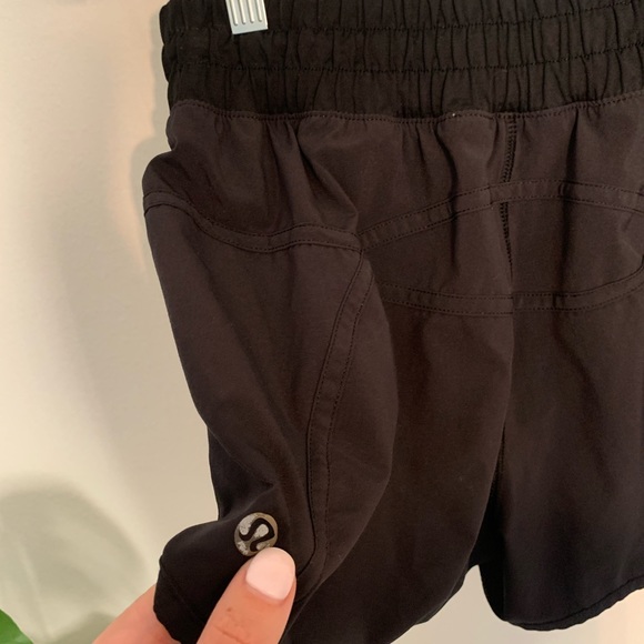 LULULEMON - black running shorts - Picture 4 of 4